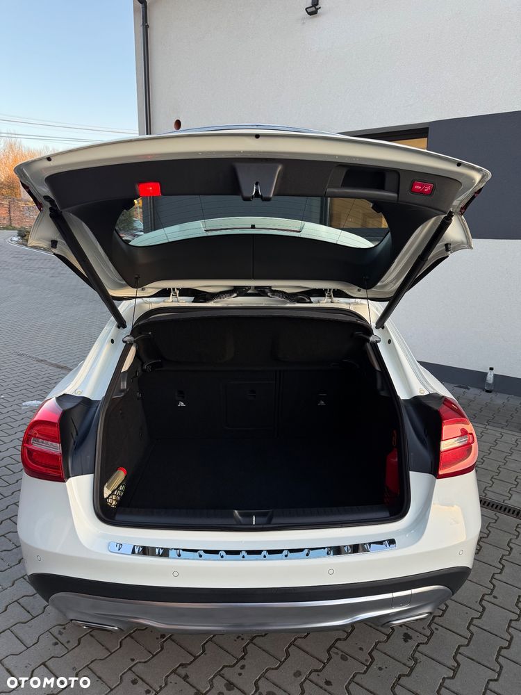 Mercedes-Benz GLA 200 7G-DCT - 21