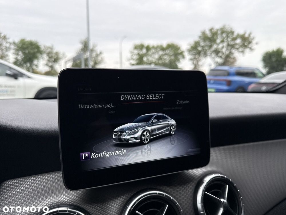 Mercedes-Benz CLA 180 7G-DCT Urban - 25
