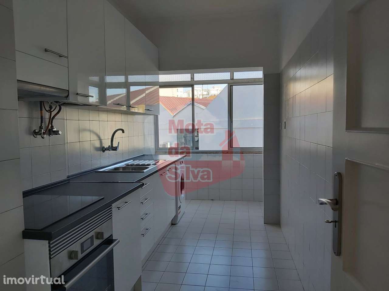 Excelente apartamento T3 para arrendamento em Cova da Piedade, Centro - Grande imagem: 2/17