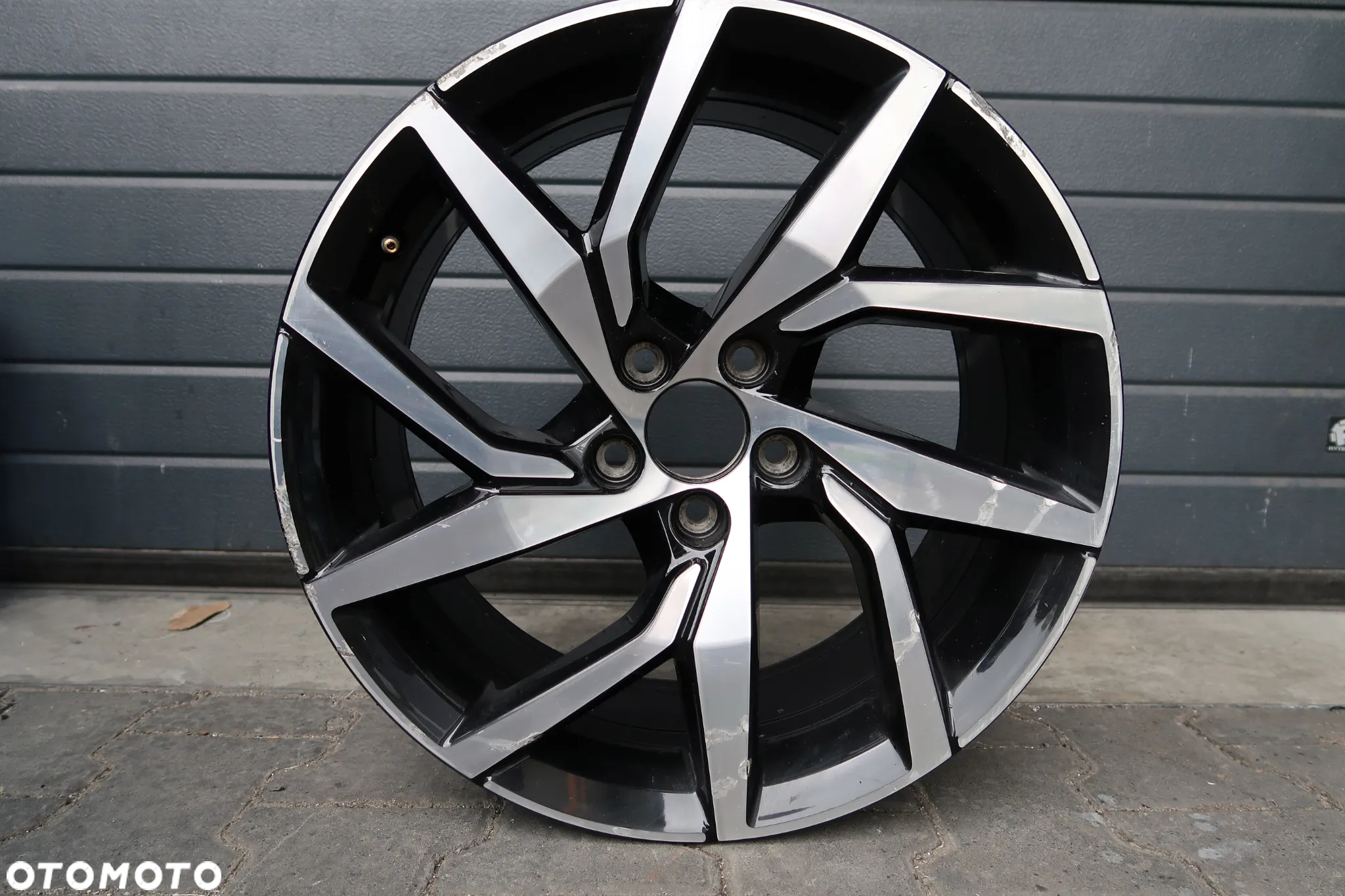C52 FELGA VOLVO 31471311 8X18 ET42 - 6