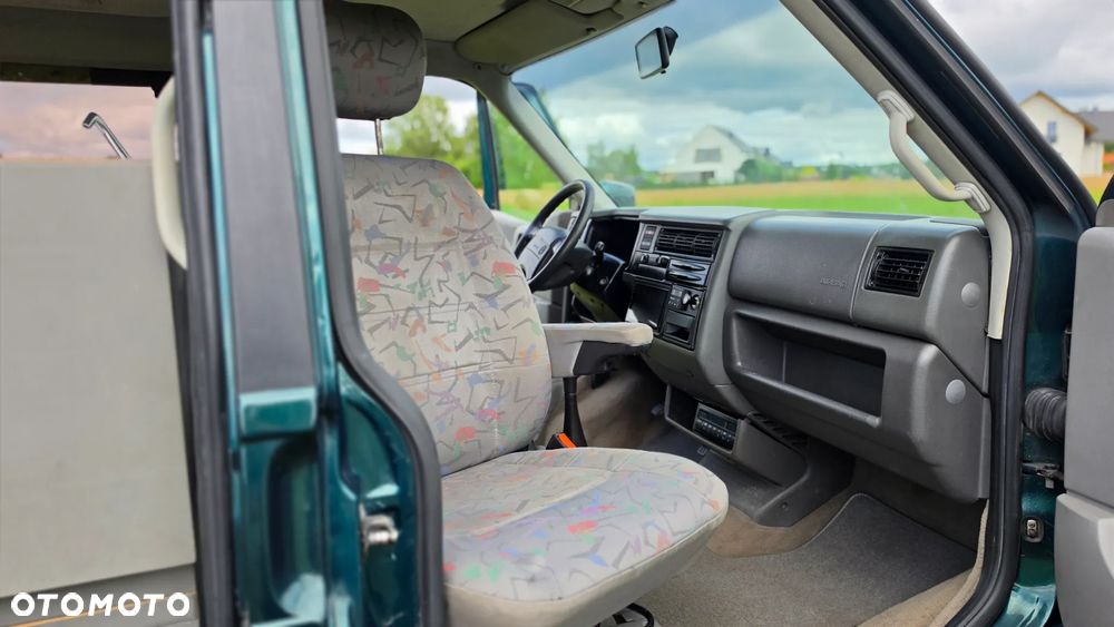 Volkswagen Multivan - 13