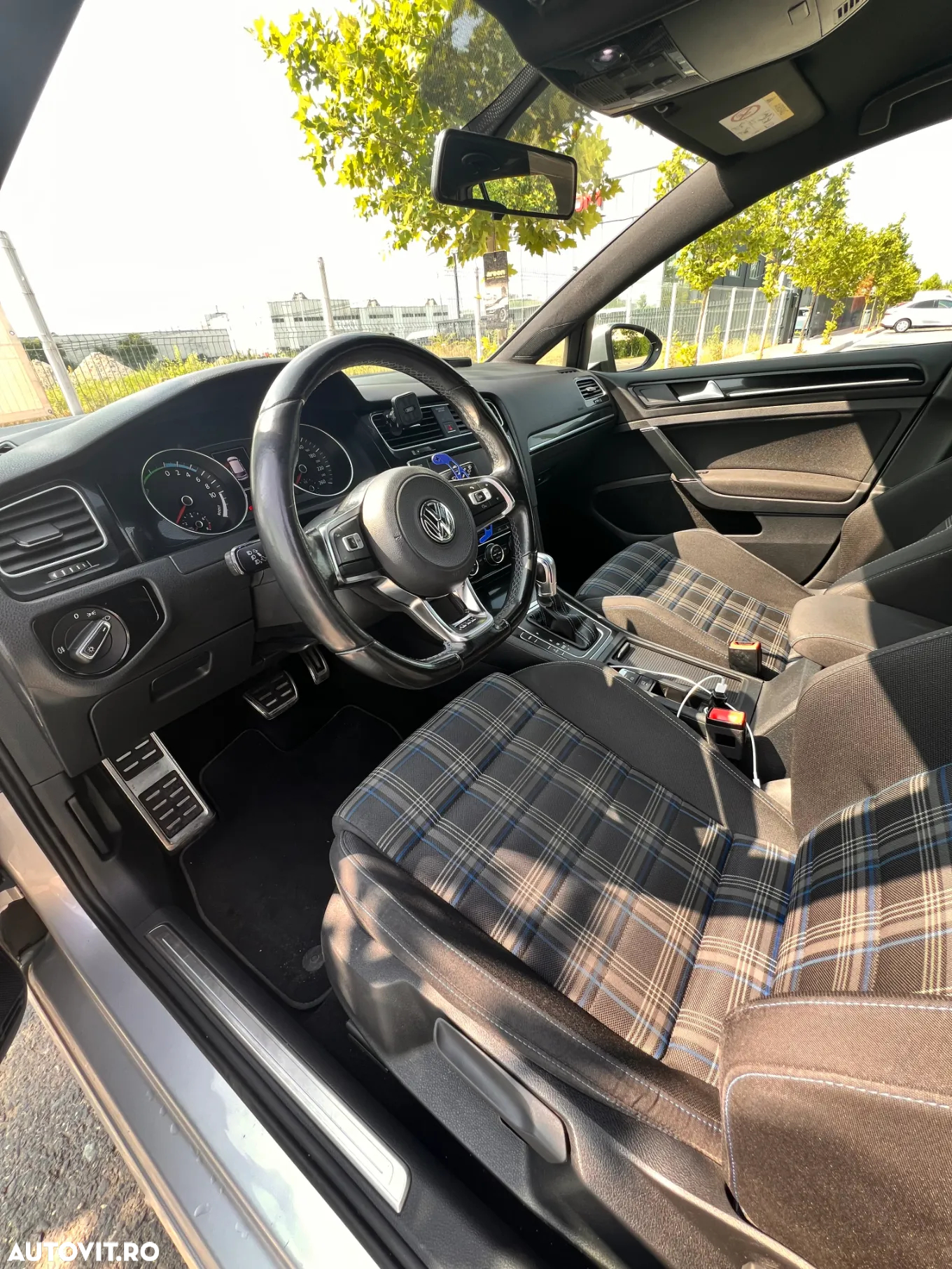 Volkswagen Golf - 2