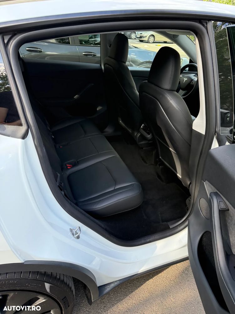 Tesla Model Y - 9
