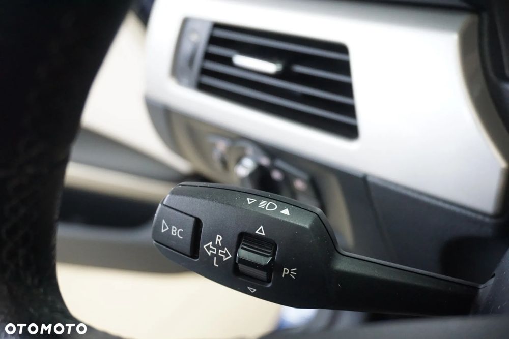 BMW Seria 3 320d xDrive - 33