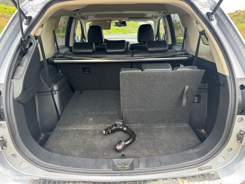 Mitsubishi Outlander 2.2 DI-D Instyle Navi - 23