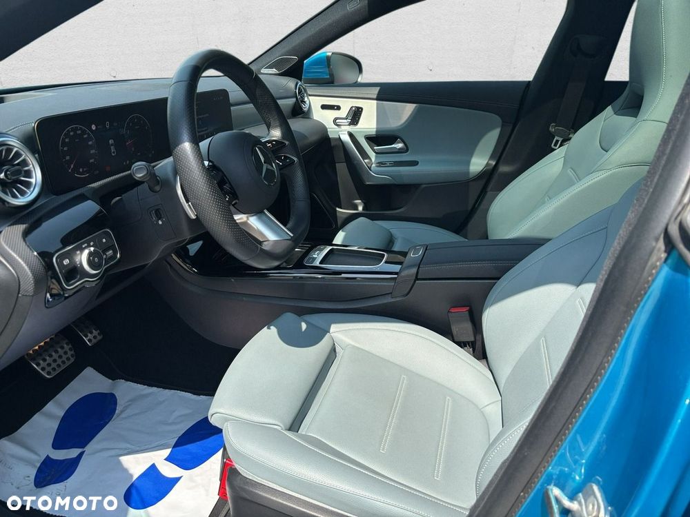Mercedes-Benz CLA - 12