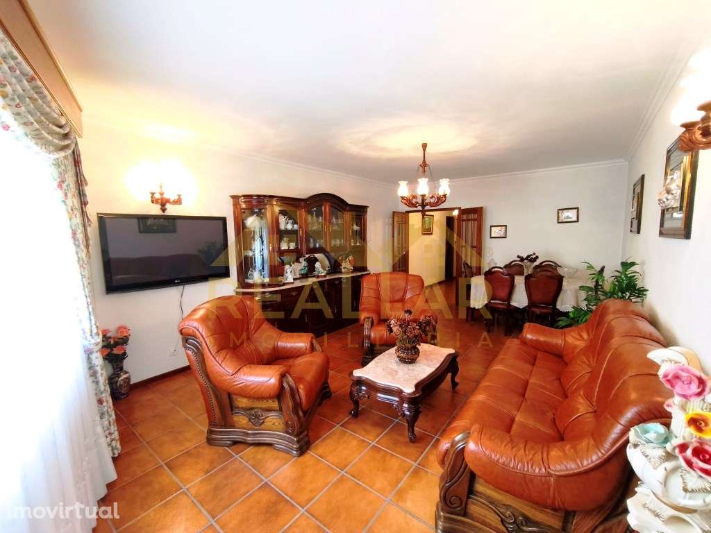 T2 com elevador e garagem fechada. Primeira linha do mar. - Grande imagem: 2/27