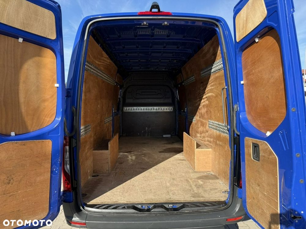 Mercedes-Benz Sprinter - 24