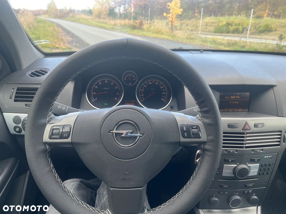Opel Astra 1.6 Essentia - 19