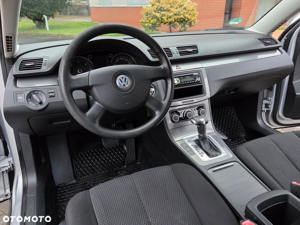 Volkswagen Passat 2.0 TDI DPF DSG Trendline - 30