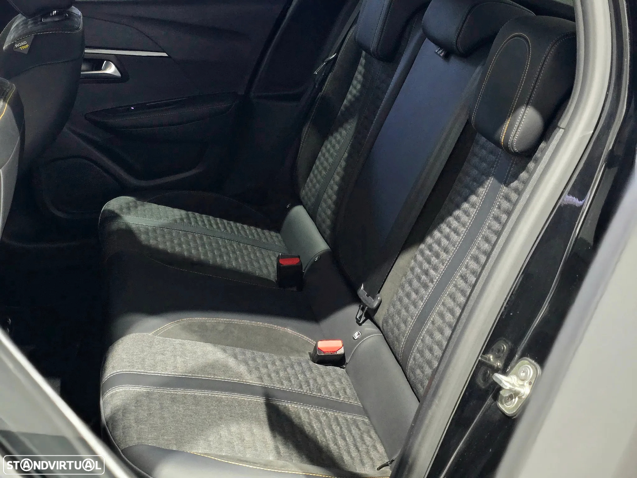 Peugeot e-208 50 kWh Allure - 46