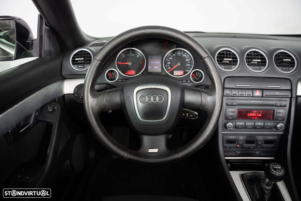 Audi A4 Cabrio 2.0 TDI S-line - 22