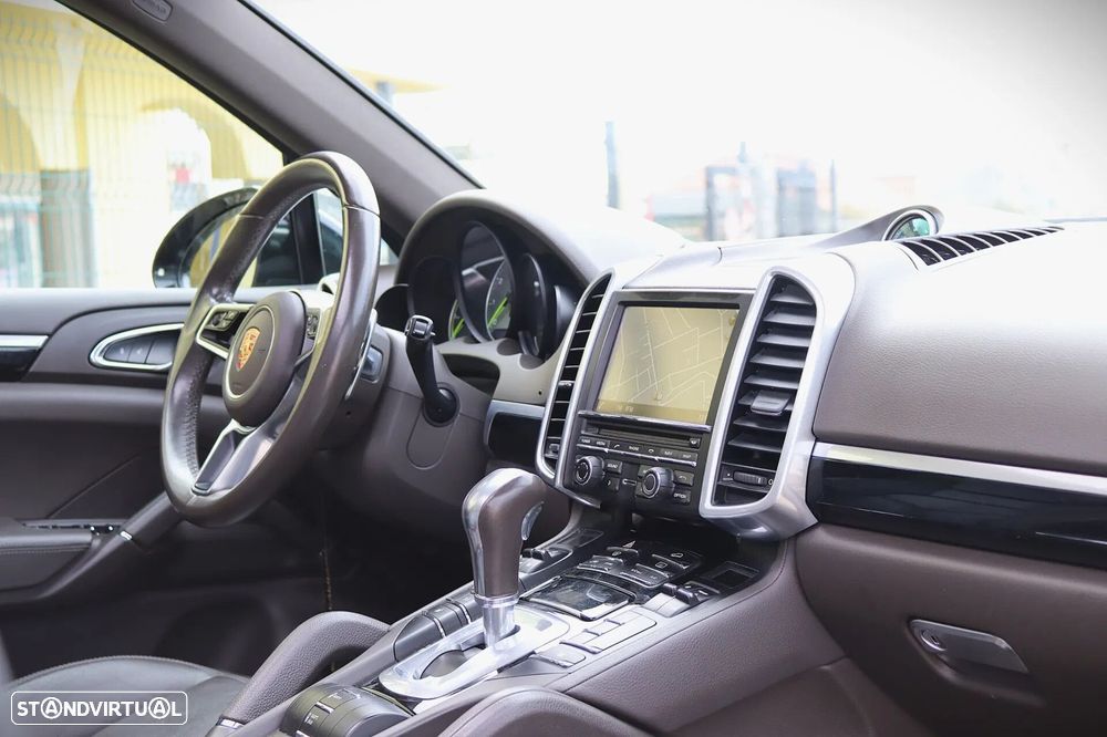 Porsche Cayenne S E-Hybrid - 28