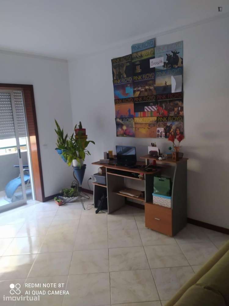 Quarto - localizado em Guimaraes - Grande imagem: 4/15