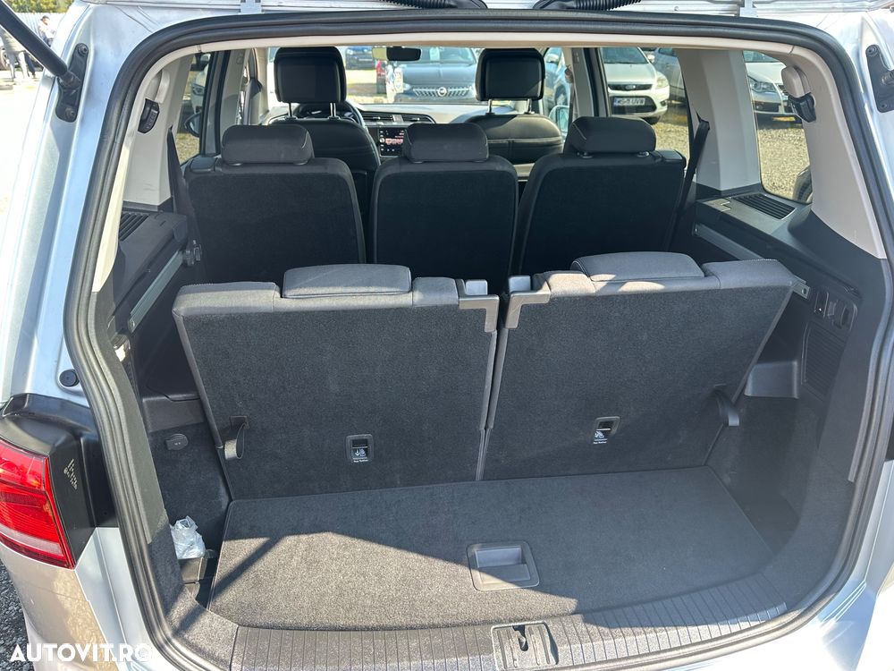 Volkswagen Touran - 13