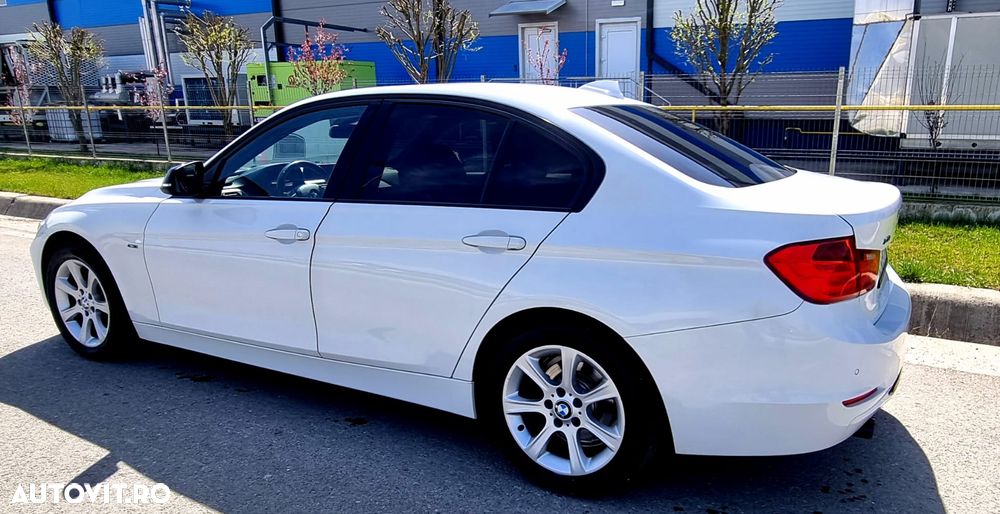 BMW Seria 3 320d Sport-Aut. - 2