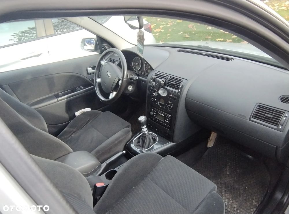 Ford Mondeo 2.0 Ghia - 7