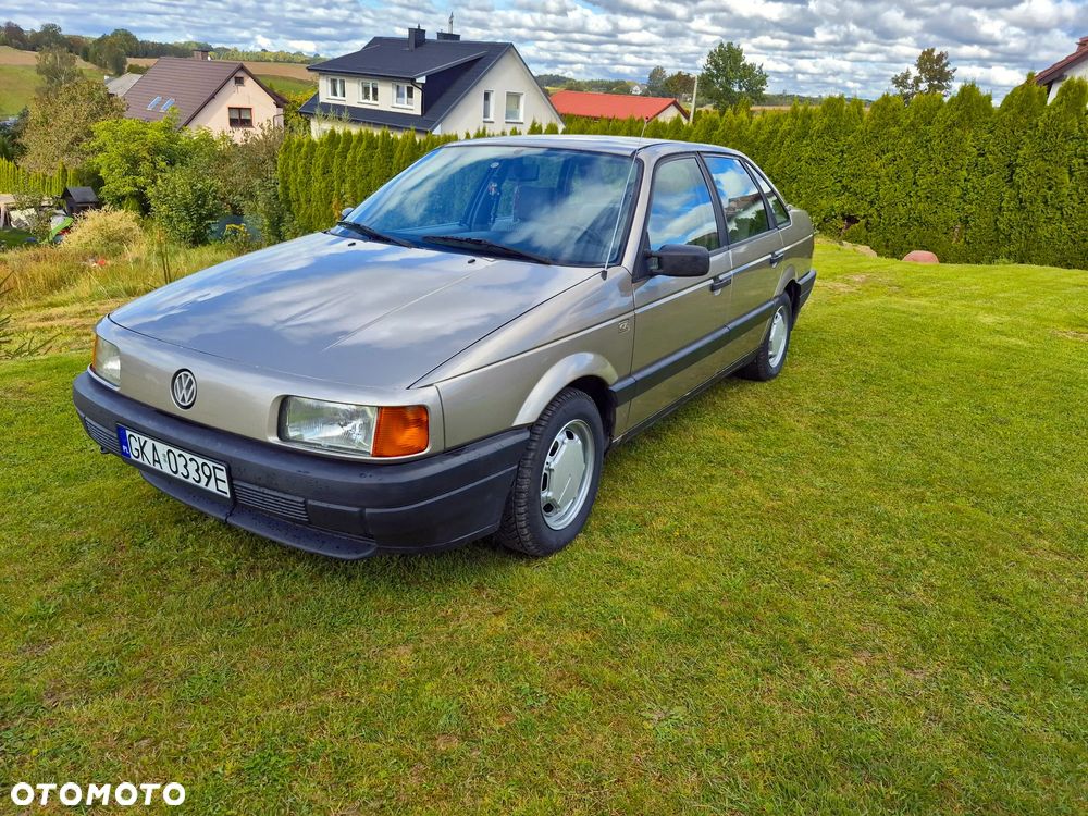 Volkswagen Passat 1.8 CL - 21