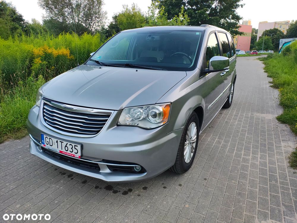 Chrysler Town & Country 3.6 Limited - 8