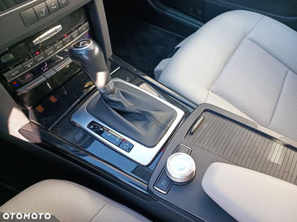 Mercedes-Benz Klasa E 200 T CGI BlueEFFICIENCY 7G-TRONIC Avantgarde - 24