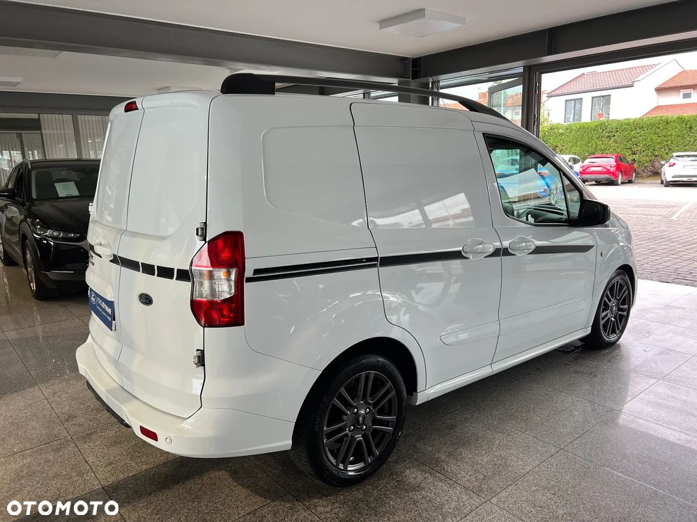 Ford Courier - 15