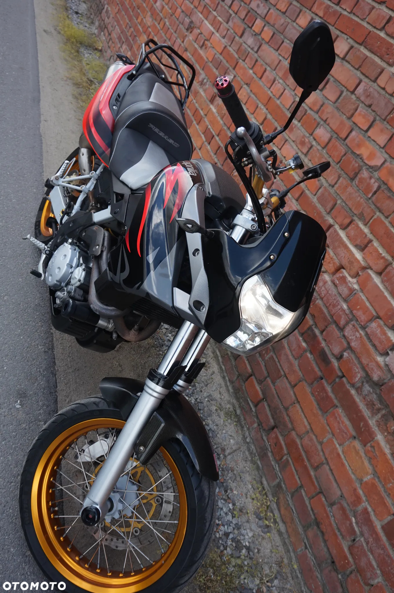 Aprilia Pegaso - 10