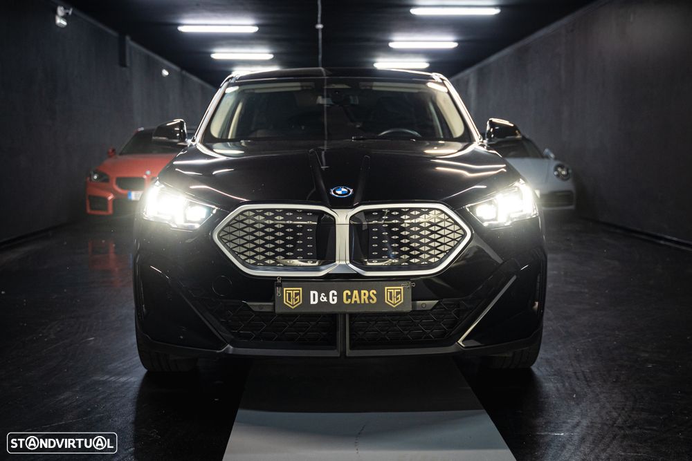 BMW iX2 eDrive20 - 21