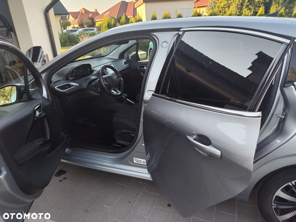Peugeot 208 1.2 PureTech GPF Signature S&S EAT6 - 5