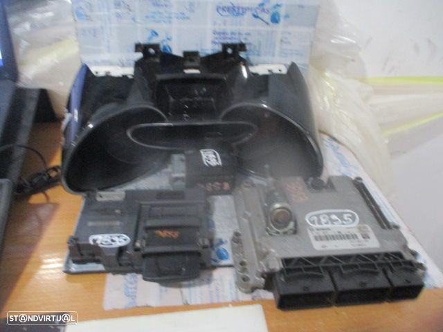 Centralina 237106319R 0281033119  23718281R   248109917R  487004399R   285901547R  A2C92561706  RENAULT CLIO 4 SW 2017 1.5DCI 90CV 5P CINZA BOSCH - 1