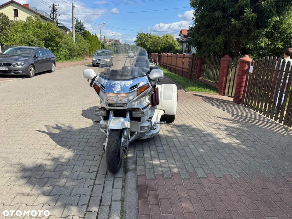 Honda GL - 9