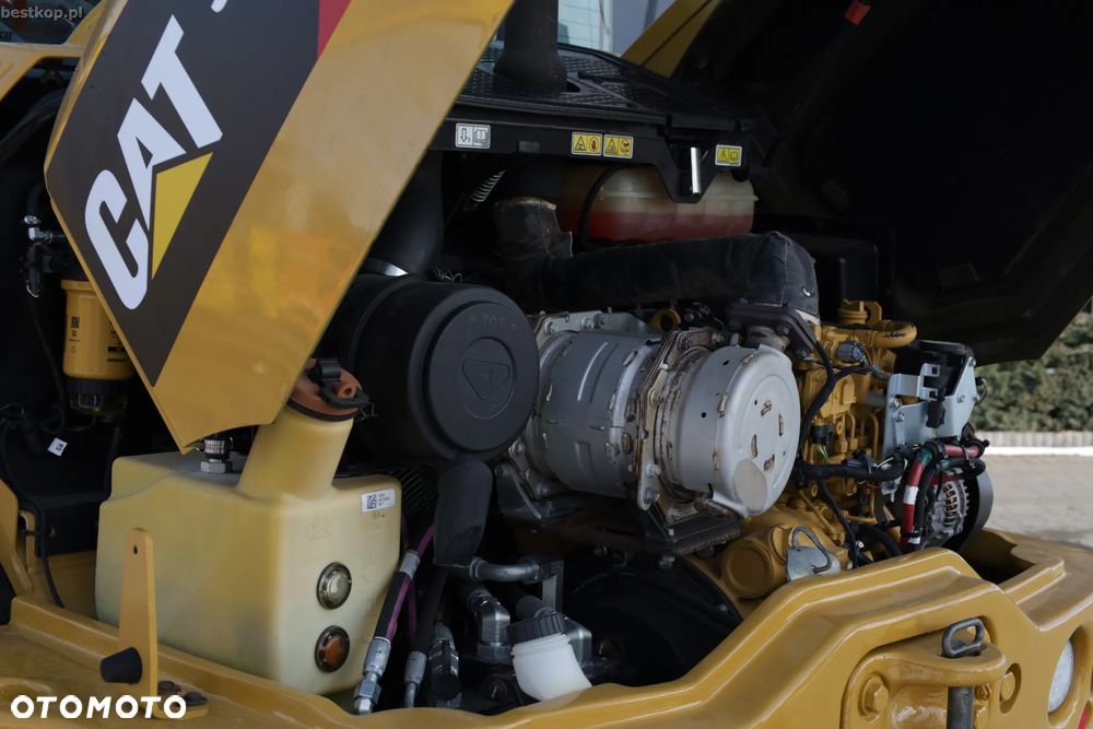 Caterpillar CAT 906M - 36