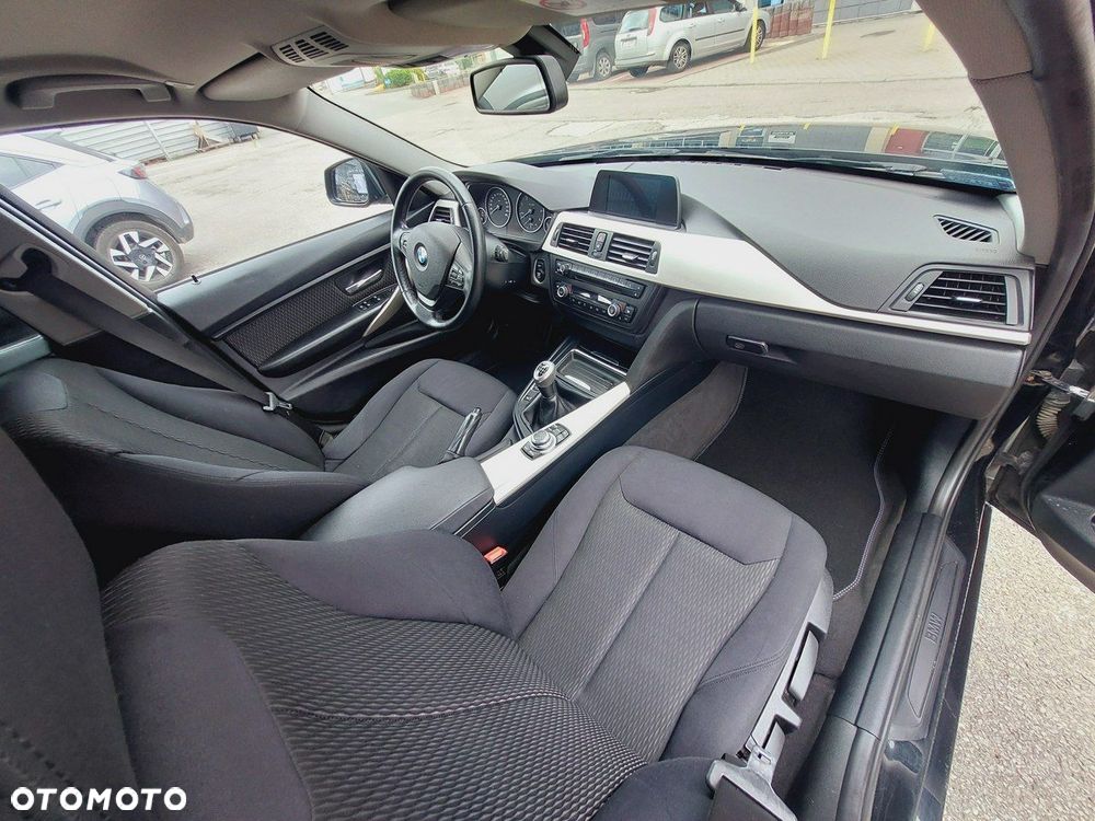 BMW Seria 3 316d - 29