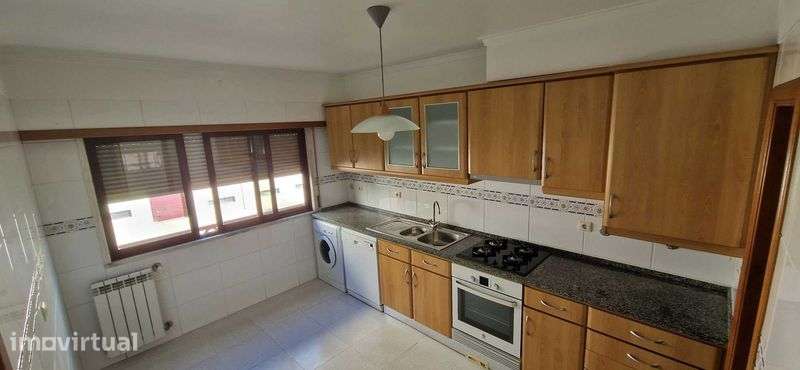 Apartamento T2 na Rua Carlos Reis, Bairro da Carochia, Ramada Odivelas - Grande imagem: 2/8