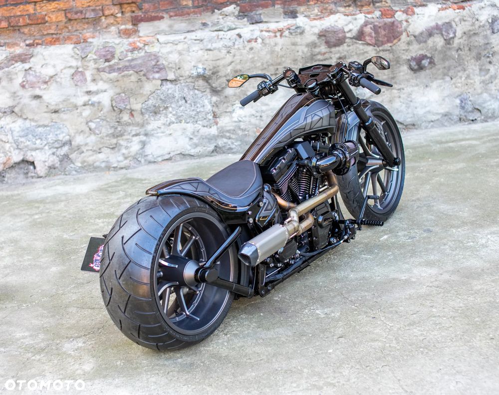 Harley-Davidson Softail Breakout - 14