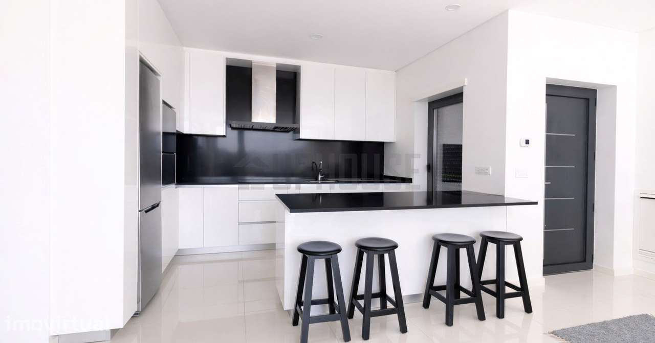 Moradia Isolada T3 com Garagem, 550 m² de Terreno e Anexo em Pedra - Grande imagem: 3/15
