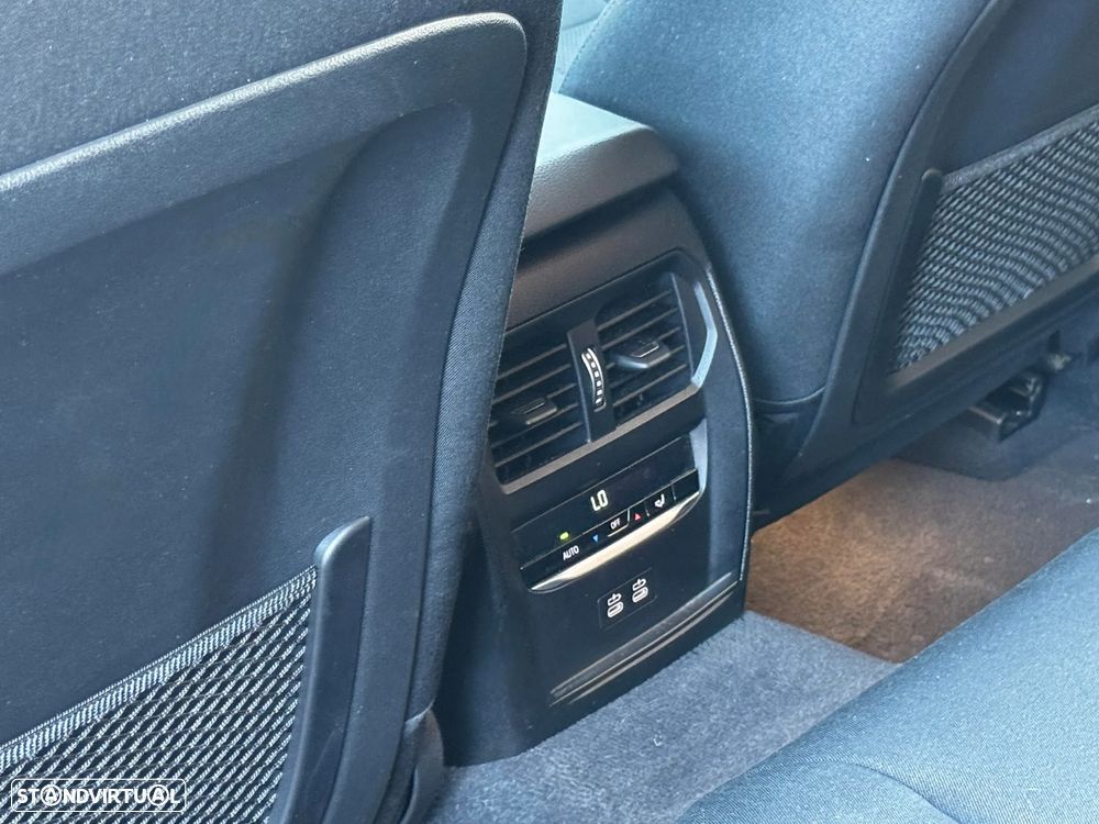 BMW 320 d Auto - 32