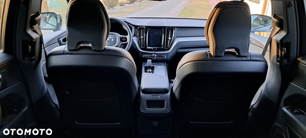 Volvo XC 60 T8 Plug-In Hybrid AWD Plus Black Edition - 5