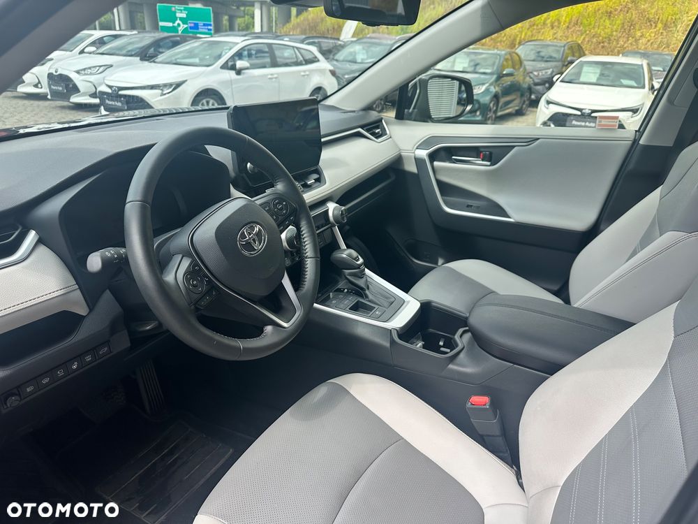 Toyota RAV4 - 8