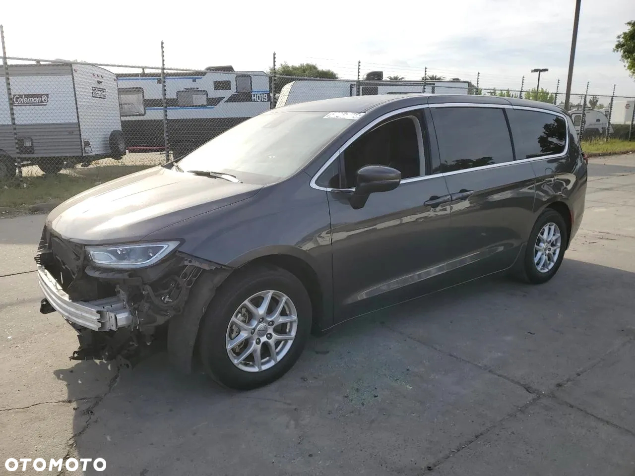 Chrysler Pacifica - 4