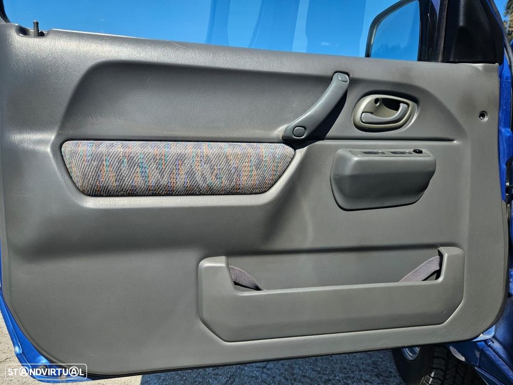 Suzuki Jimny 1.3 16V - 37