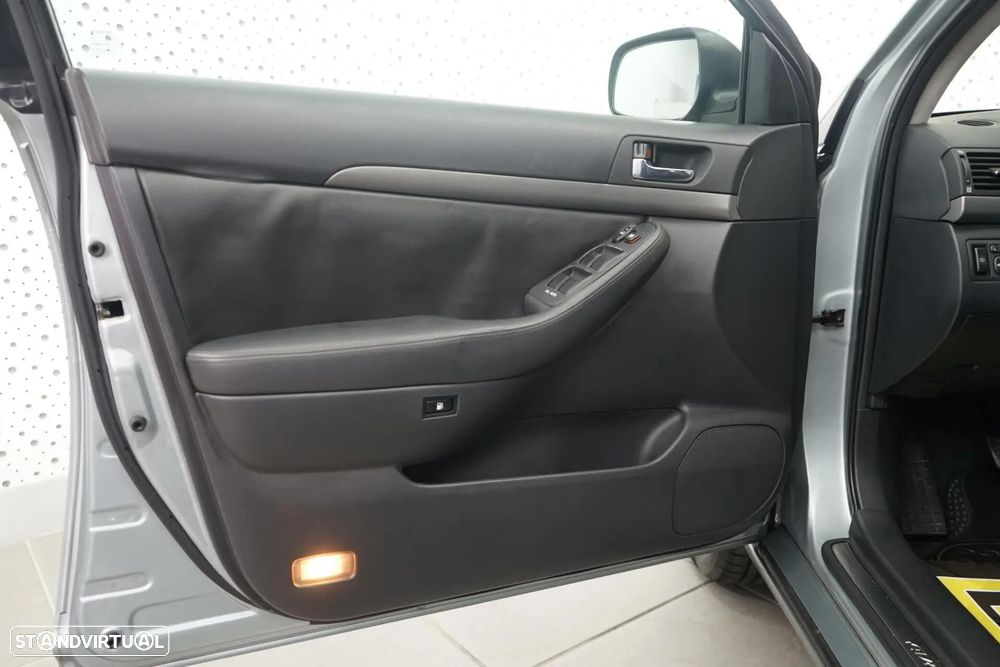 Toyota Avensis SW 2.0 D-4D Exclusive - 8