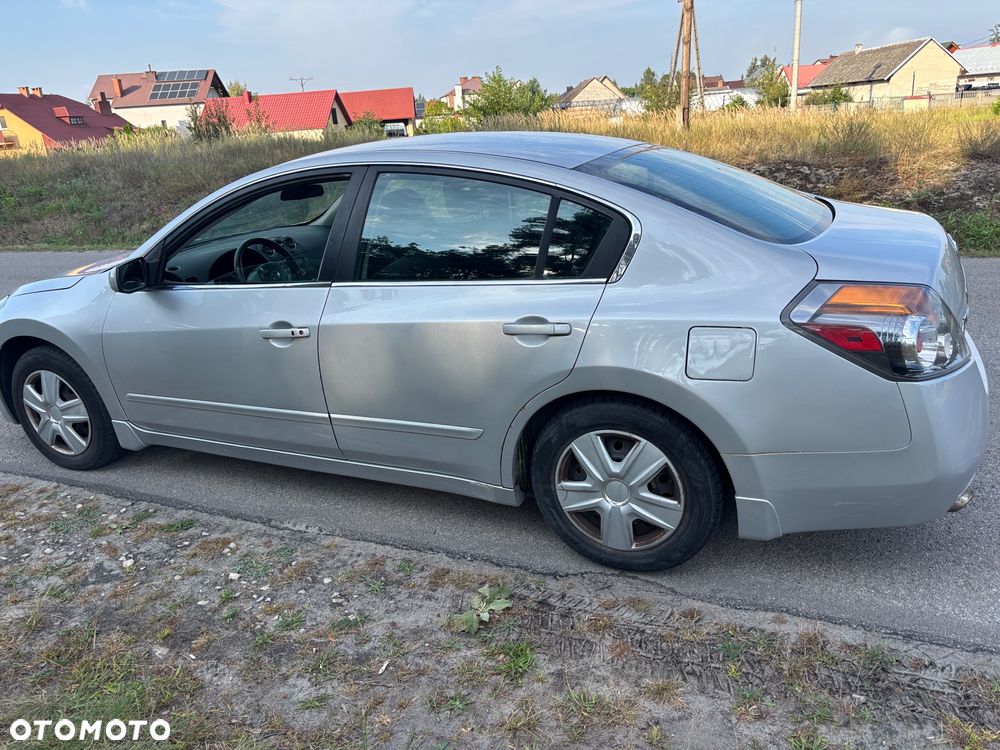 Nissan Altima - 11