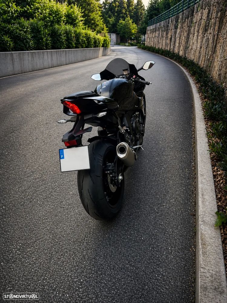 Yamaha YZF R1 - 8