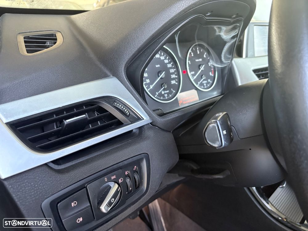 BMW X1 16 d sDrive Line Sport - 12