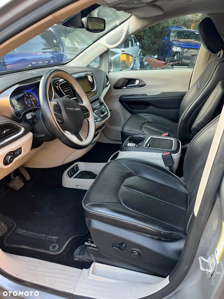 Chrysler Pacifica - 19
