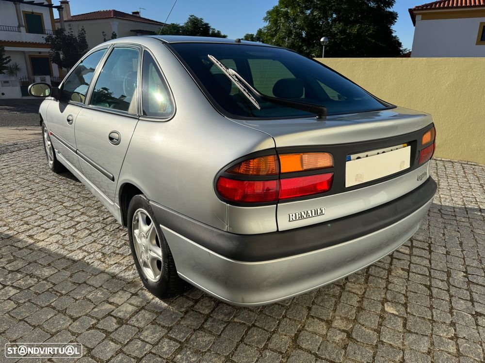 Renault Laguna 1.6 RXE - 21