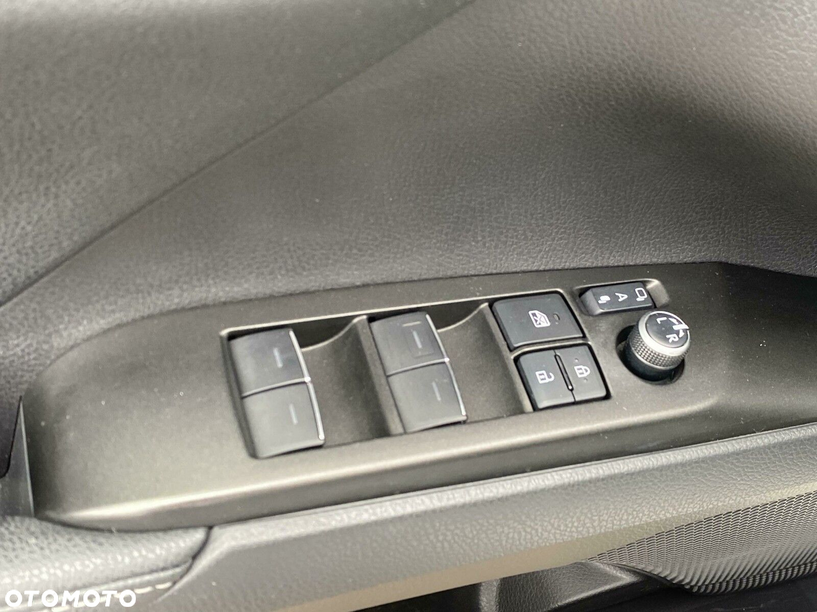 Toyota Camry - 14
