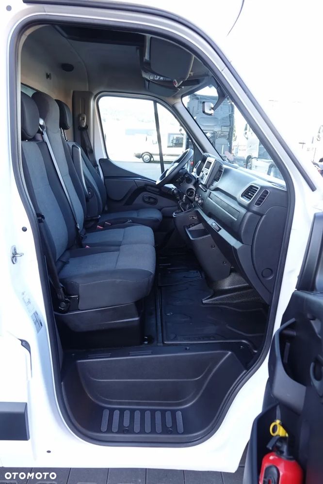 Renault MASTER / DOSTAWCZY / FIRANKA / MANUAL / DMC: 3500KG / 2022 - 33