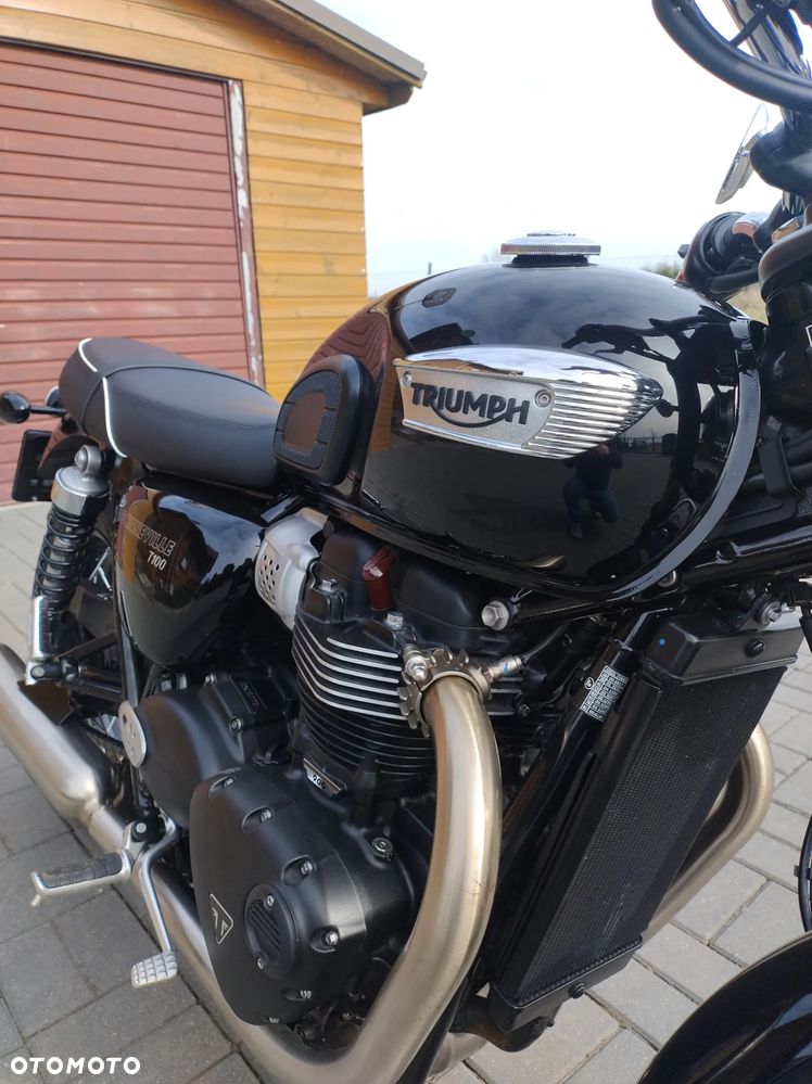 Triumph Bonneville - 9
