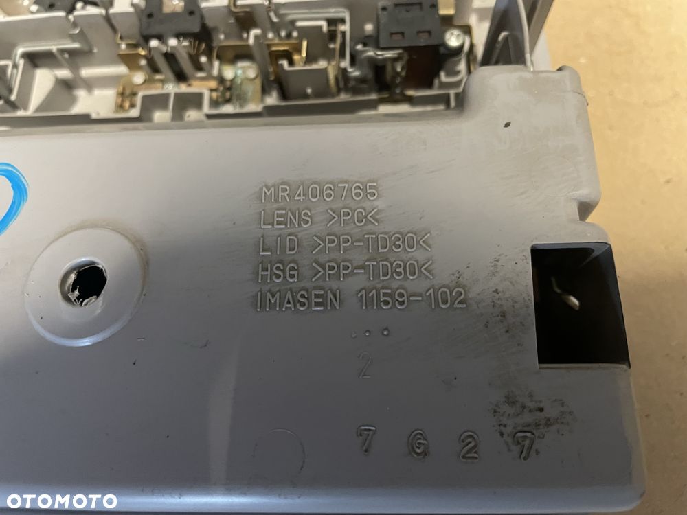 MITSUBISHI L200 OŚWIETLENIE KABINY WNĘTRZA LAMPKA PODSUFITKI MR406765 - 3